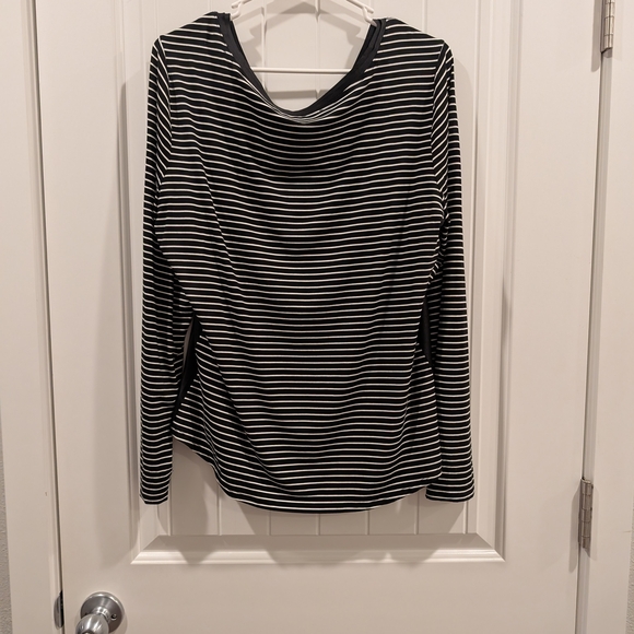 White House Black Market Monochrome Striped Blouse - Picture 4 of 5